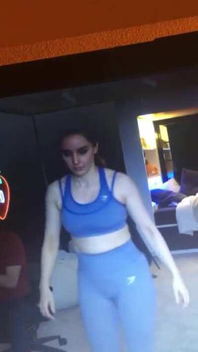 She do be shakin tho