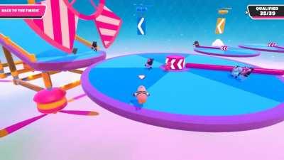 Girlfriend tried Fall Guys, was losing getting annoyed until this happened