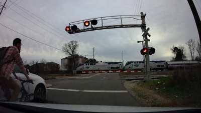 Idiot decides that 10 seconds is too long to wait for a train to pass