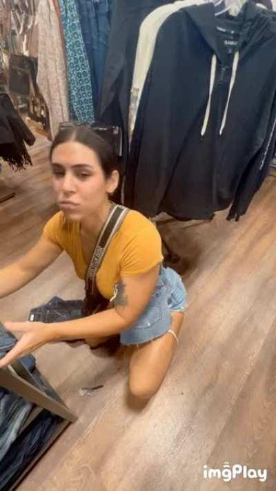 I sucked his dick in the dressing room then carried his hot load around for 5 minutes, before swallowing, as we shopped 😈😮‍💨🥵