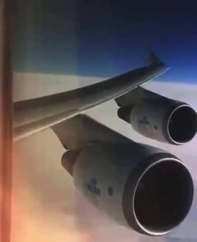 I don't have a fear of flying, but I also don't know that I ever want to see a wing do this out my window. I'll take the aisle seat, please and thanks