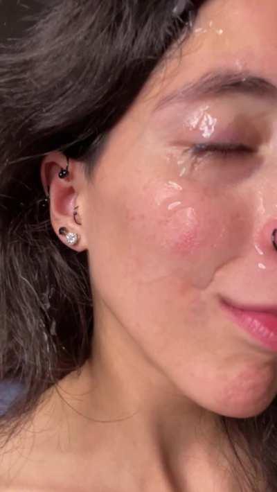 I definitely think I’m pretty with a load on my face