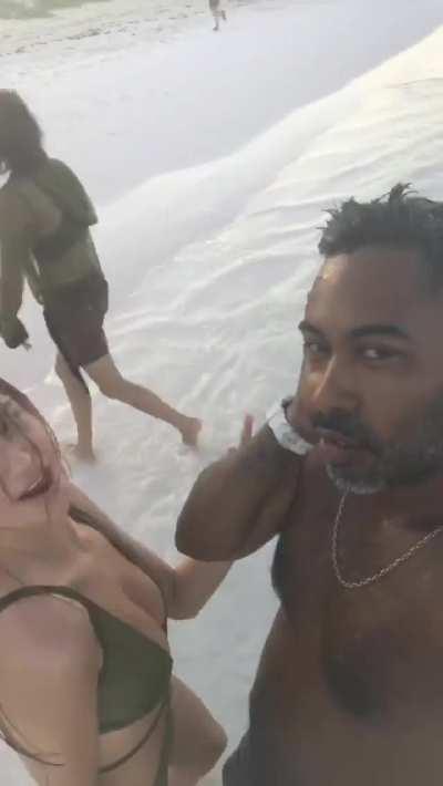 Great Boobs in One Piece [GIF]