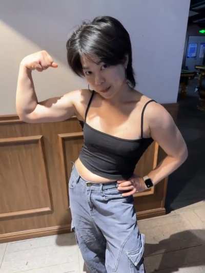 Mm Yǒu Lìqì (tomboy flex)
