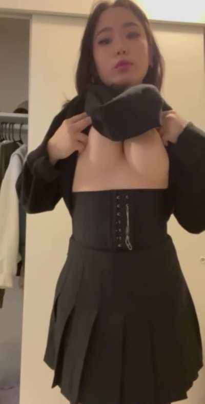 F21 130lbs 5’5… say S if you like asian