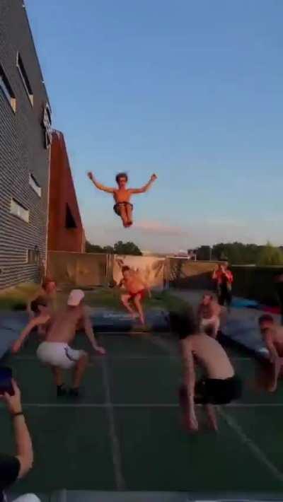 Fly away (marviesolis on instagram)