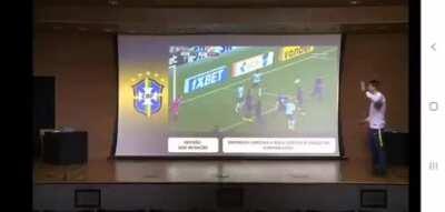 Explicacao de porque nao foi penalty do Rony