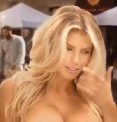 Charlotte McKinney 