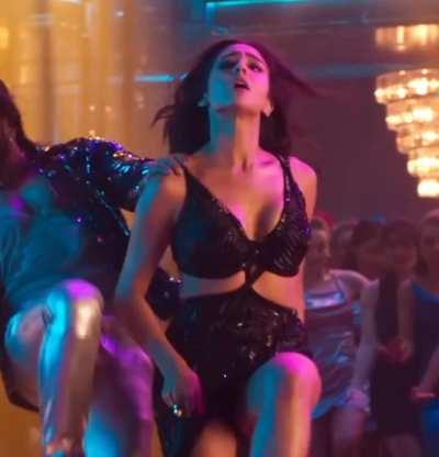 Kya tight jawan body hai bc Sara Ali Khan fuck! gol gol thann bable bc uffff!