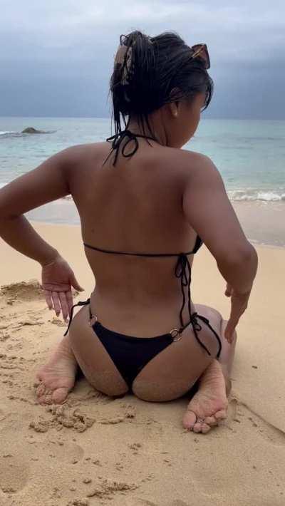 Just playing in the sand 🏝️👼