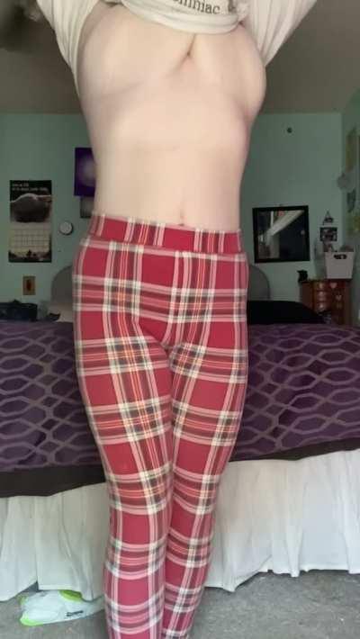 All natural titties perfect for sucking and fucking. 😝