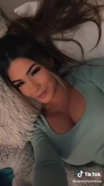 Them tits sitting pretty 😋