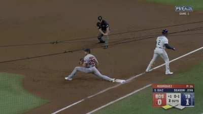 [Highlight] Diaz beats out the throw at first to make it 2-0 Tampa Bay!