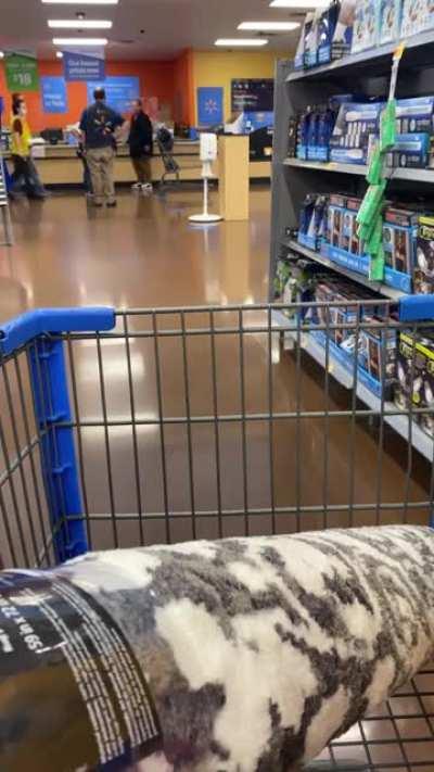 Dude going ape shit after being denied refund on more than half-decade old item - FYI this is not how you convince someone to give you a refund