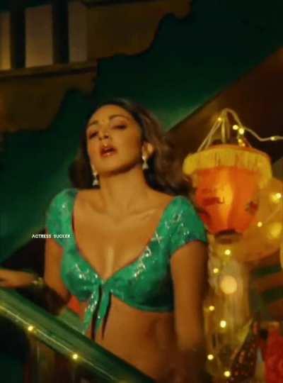 Kiaraaa 🥵 her Tits, Navel & expressions aahh fuckkk