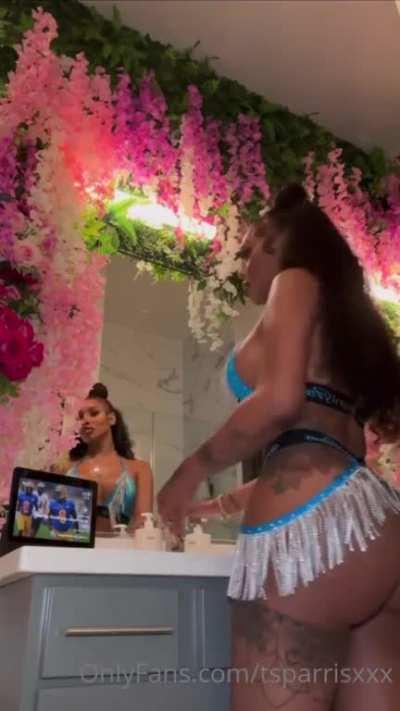 Hung Goddess 👸🏾🍆🍑😈