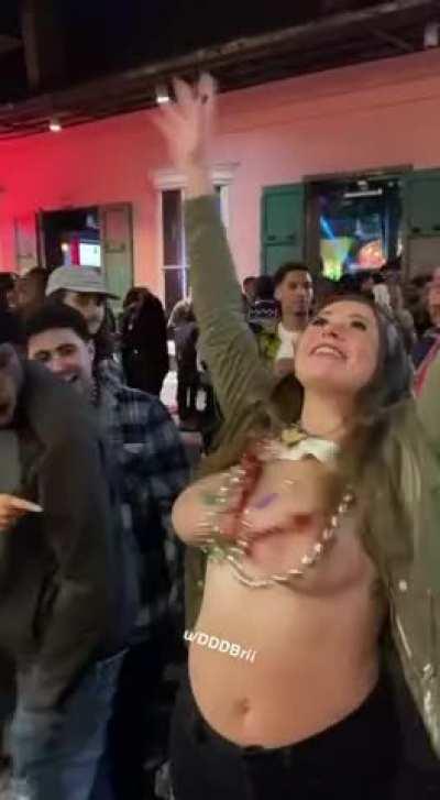 Earning my beads at Mardi Gras😜 [GIF]