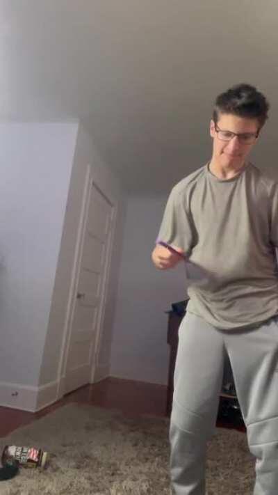 Someone posted themselves flipping a butterfly knife and you all liked it so here’s my flipping :)