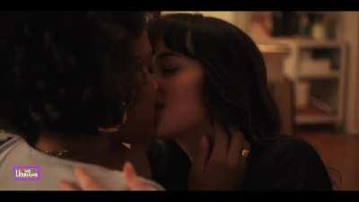 Dakota Johnson (31) & Kiersey Clemons (28) - 