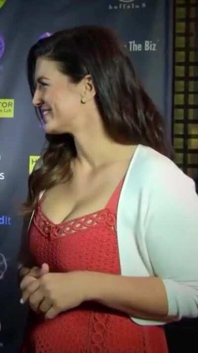 Gina Carano is beautiful, fit and busty at the same time