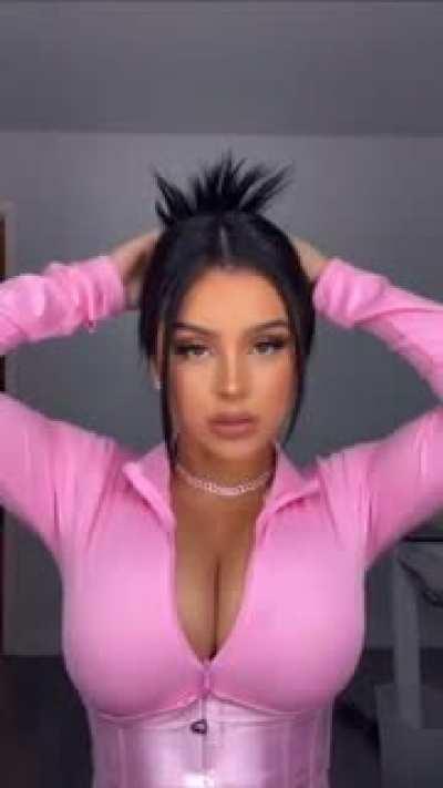 She loves showing them off🔥