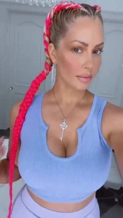 Ridiculously sexy MILF