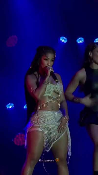 Shenseea performing in Australia 🔥