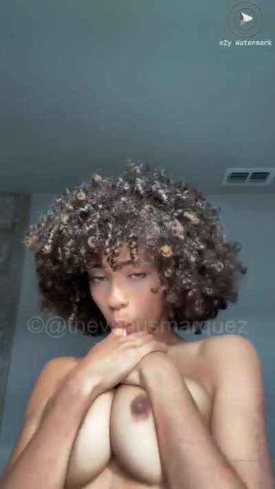 Perfect tits🤤🍒