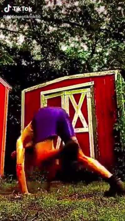 This is what appears when you say “meth” into a mirror 3 times