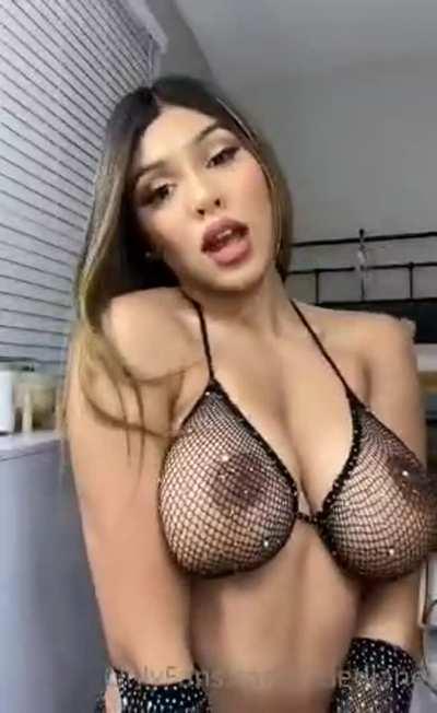 Hot Latina 😍 links in comments 👇🏻