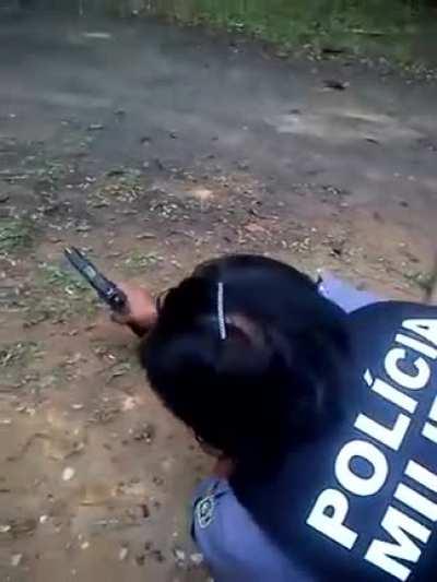 Você não pode ter uma arma pois esta pessoa garantirá sua proteção!