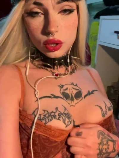 Really want my tits sucked on today, sent this to my fwb. Think he’ll come over?