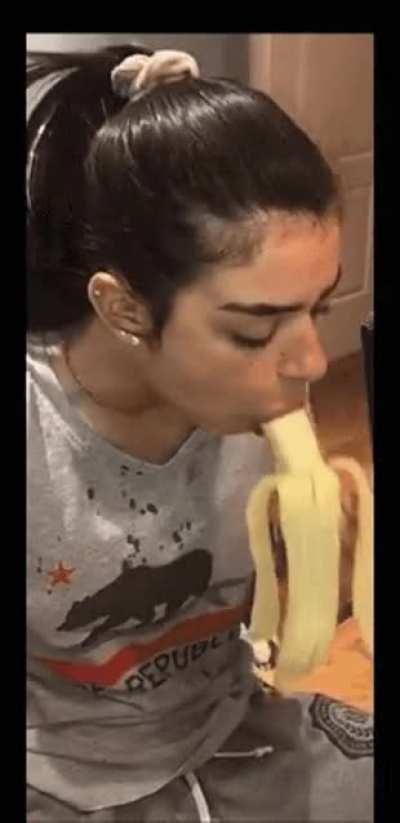 Just a reminder that this GIF of Dixie D’Amelio exists