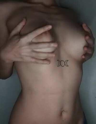 [Selling] ✨20 YO COLOMBIAN SLUT - ASK FOR MY PRICE LIST AND LET’S GET NAUGHTY | ✨kik: YOURLATINGURL ✨snap: LAURALATIN20 ✨