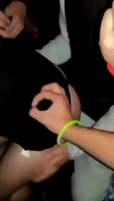 Whole club wanted a piece of her 🍑