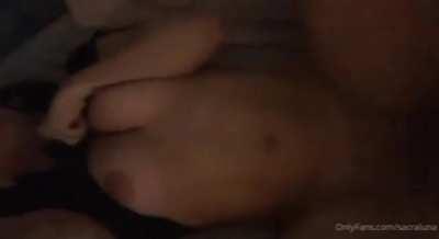 Su prima, hermana lo que sea…