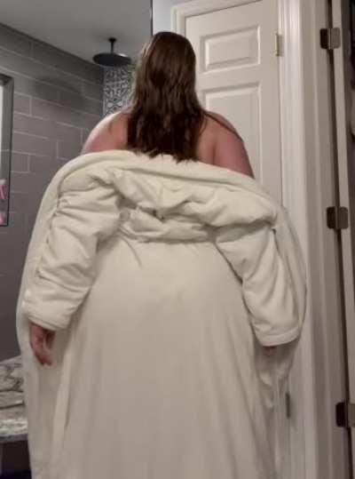 MILFs are meant to be nude