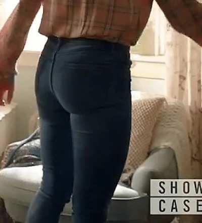 Those jeans will look better on the floor #SuperAss