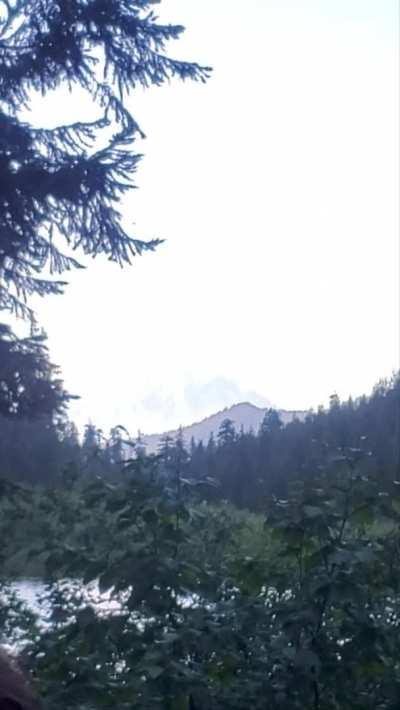 A car drove by this viewpoint for Mount Rainier right after the video, but they missed the real show!😜[GIF]