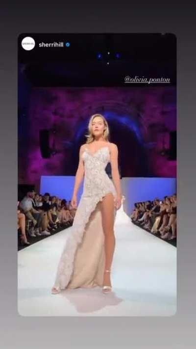 Olivia Ponton 'Popping