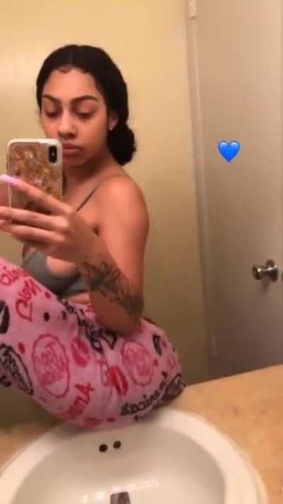 ayonna renee/ any nudes from her?