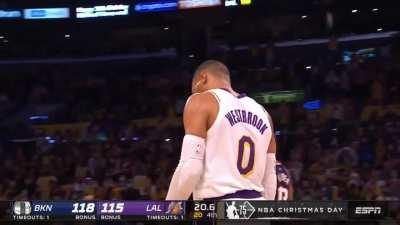 [Highlight] Russell Westbrook ignores the wide open LeBron and instead misses the clutch dunk
