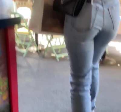 Big Learman ass 😩 I just wanna bury my face in and smell her butt… you simps and cucks can report and complain in the comments I’ll just make another page to upload Learman ass I’ll never stop posting their cheeks.