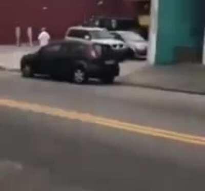 Sai daí velho filho da puta!