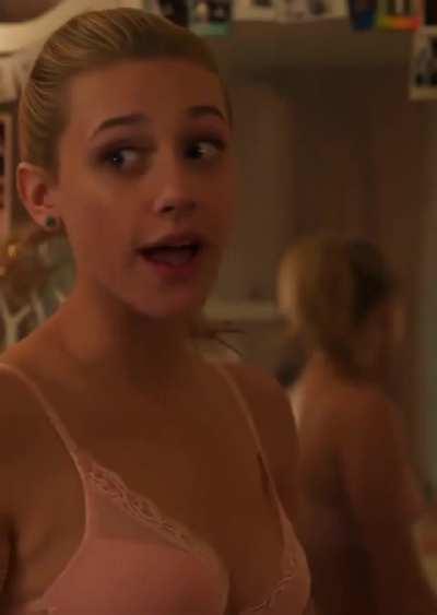 Lili Reinhart
