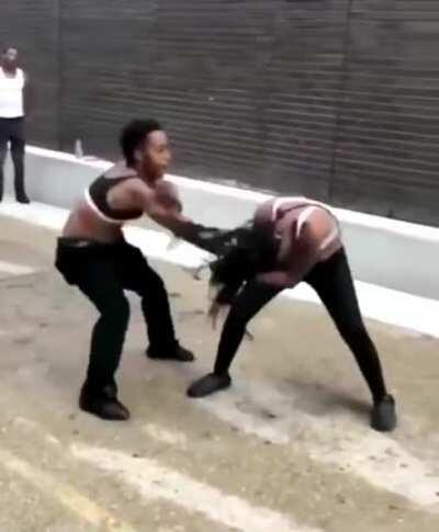 She took a smoke break during the fight😂