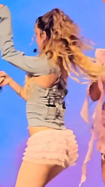 KATSEYE - Megan & Daniela