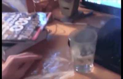 To put a lithium battery in water