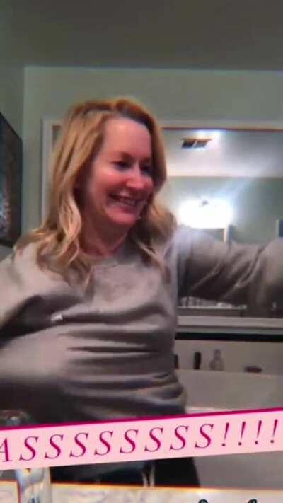 Cropped and slowed no bra story