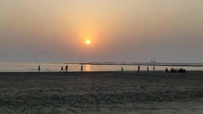 Indians rejoice as the sun finally sets on the British empire